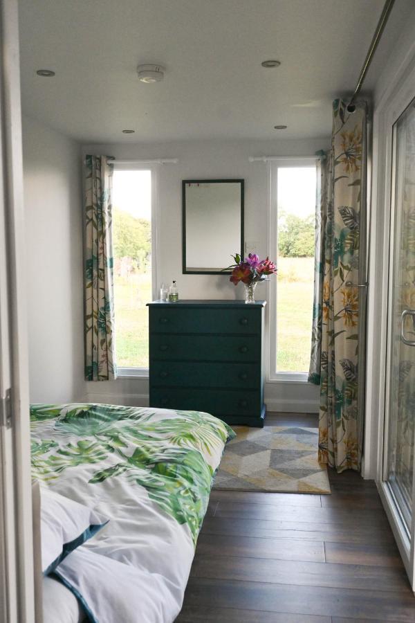 Delphinum Cabin Badsey Exterior foto