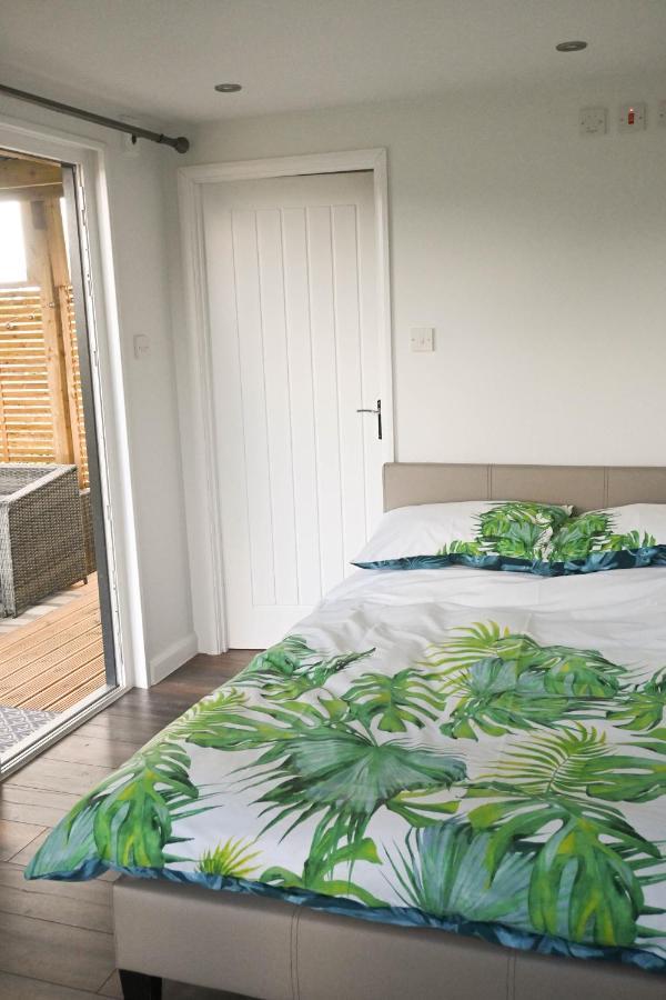 Delphinum Cabin Badsey Exterior foto